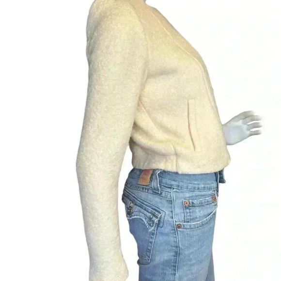 Banana Republic woman’s jacket/blacer, wool material size 6 in ivory color. - Picture 5 of 14